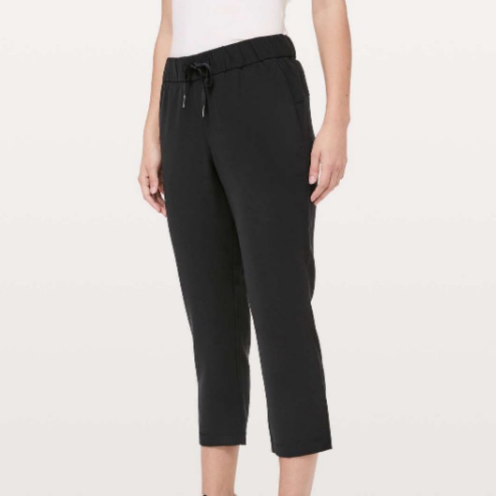 NWT Lululemon On The Fly Crop *Woven